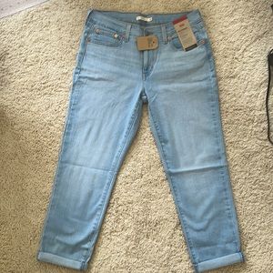 Levi’s Boyfriend Cropped Jeans